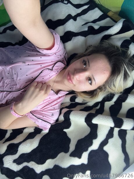 Little Evelyn ポルノスター 無料 写真