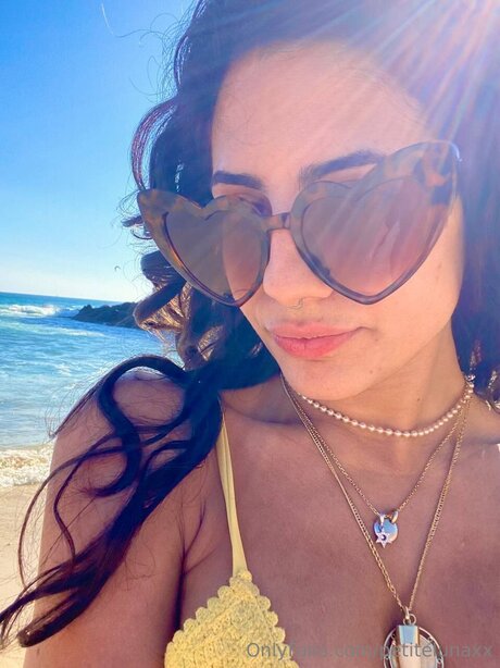 小柄な妻OnlyFans xxx 画像