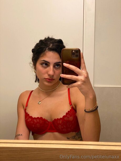 Petitelunaxx 美しいポルノスター 写真