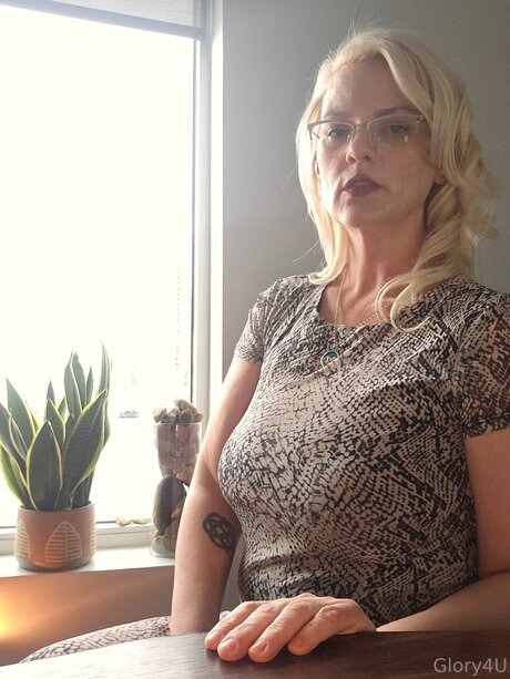 Glory4u 裸の女優 写真