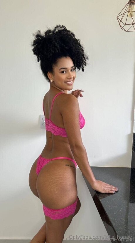 Lolla Honey xxxモデル 写真
