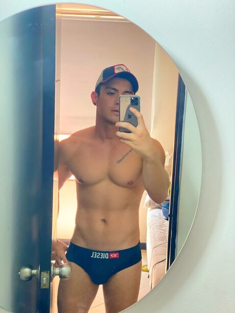 Nick Alpha Free ポルノスター 裸 画像