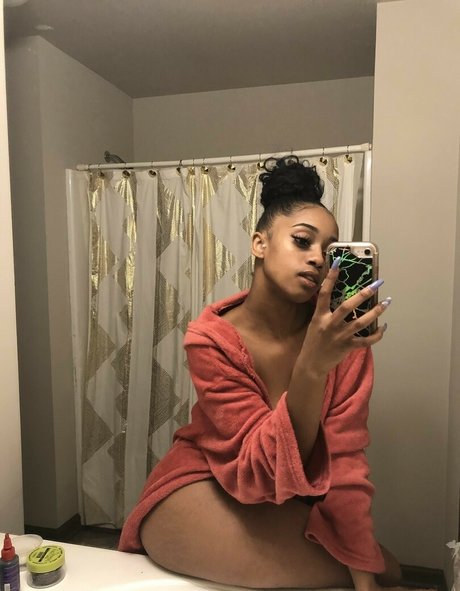 ポーグエボニーオンリーファンズ ホットxxx 写真