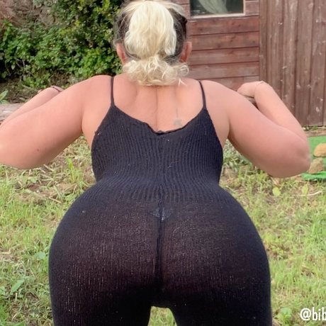 オンリーファンズでのセクスティング 美しい裸 写真