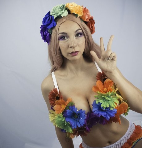 RhiCosplay 裸の女優 画像