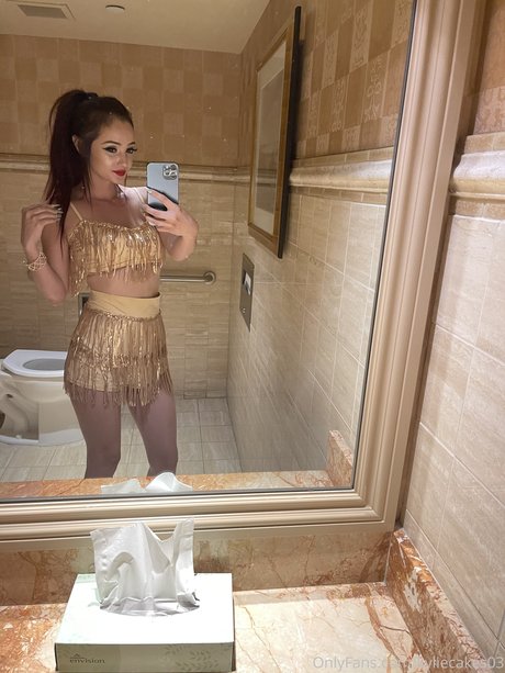 Kylie Cole ポルノモデル 画像