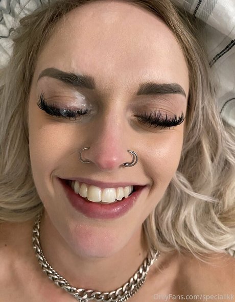 speciallkk ポルノスター 可愛い 画像