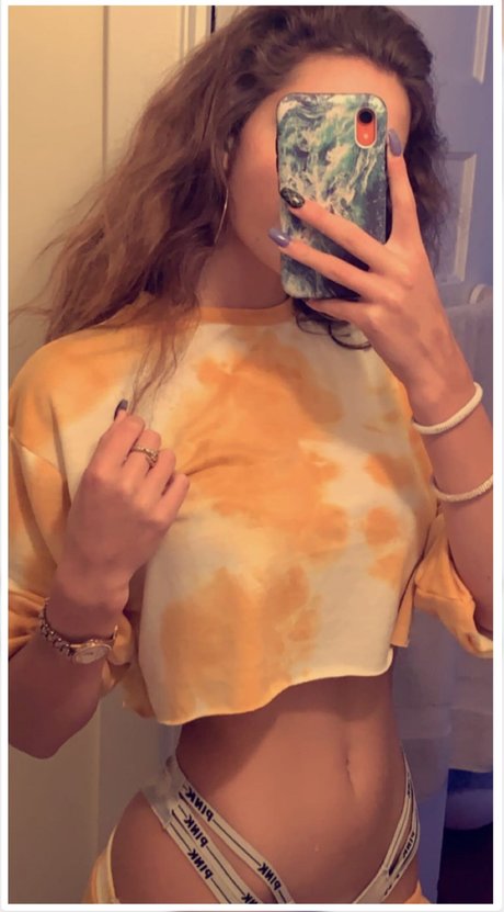 ダーティトークオンリーファンズ アート裸 写真