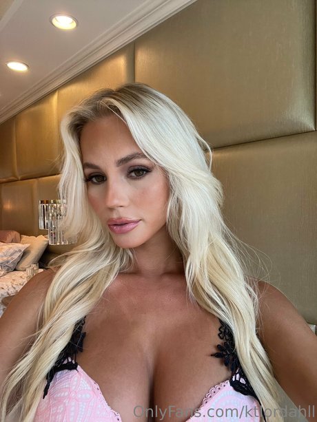 日本の女子高生OnlyFans ポルノ 写真