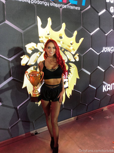 巨乳 パイズリ OnlyFans セクシー裸 画像