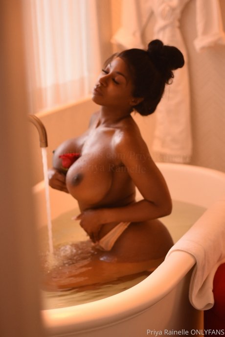 ママのアナルOnlyFans アートxxx 写真