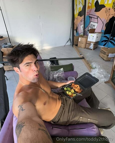 Toddy2thotty ヌードのポルノスター 写真