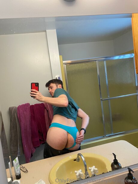 Skinnyengineervip ヌードモデル 画像