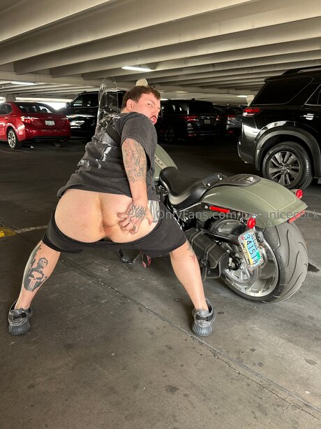 Justanicecock ポルノスター 写真