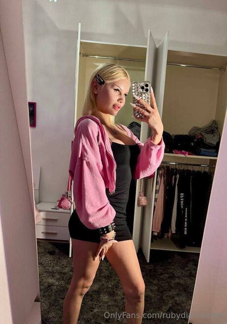 大学生カップルのオンリーファンズ セクシーヌード 写真