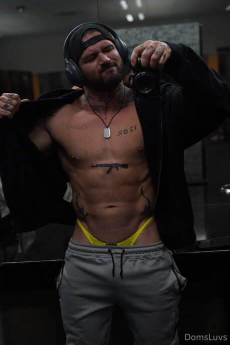 巨大なペニスオンリーファンズ アートヌード 画像