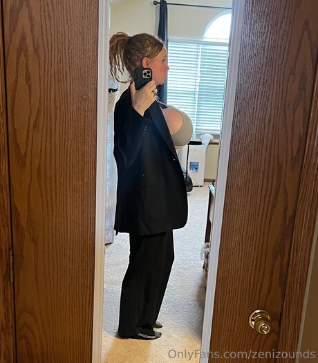 曲線美の女の子オンリーファンズ アダルト 写真