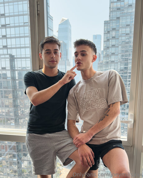 Joeymillsxxx セックススター 写真