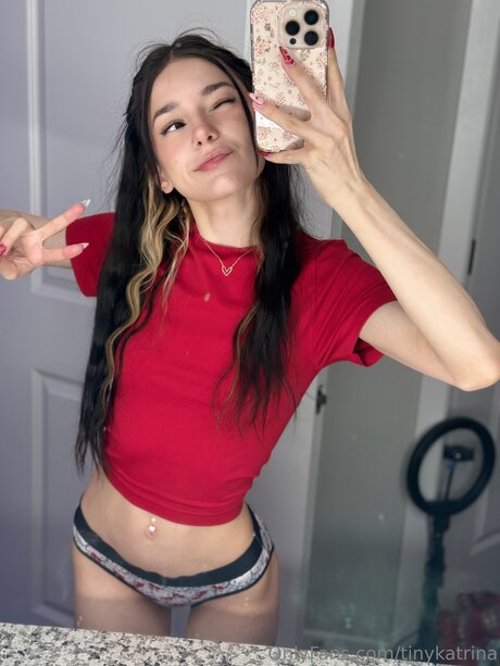 Tinykatrina ポルノスター HD 写真
