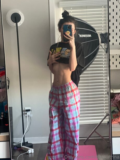 Tinykatrina ポルノスター アダルト 画像