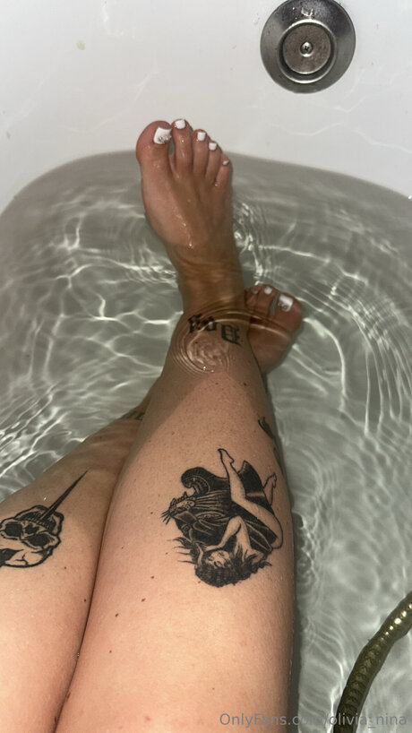 Olivia Nina 完璧なモデル 写真