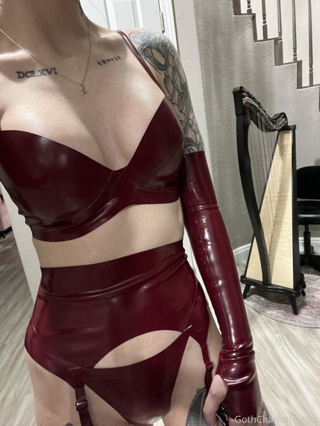 Charlotte Sartre 高品質女優 写真