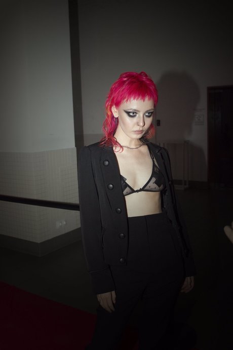 ポーグ xxx オンリーファンズ アートヌード 画像