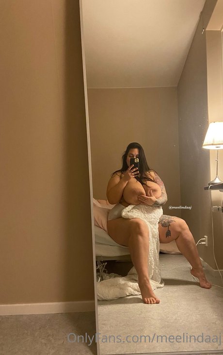 毛深い足のOnlyFans セクシーヌード 写真