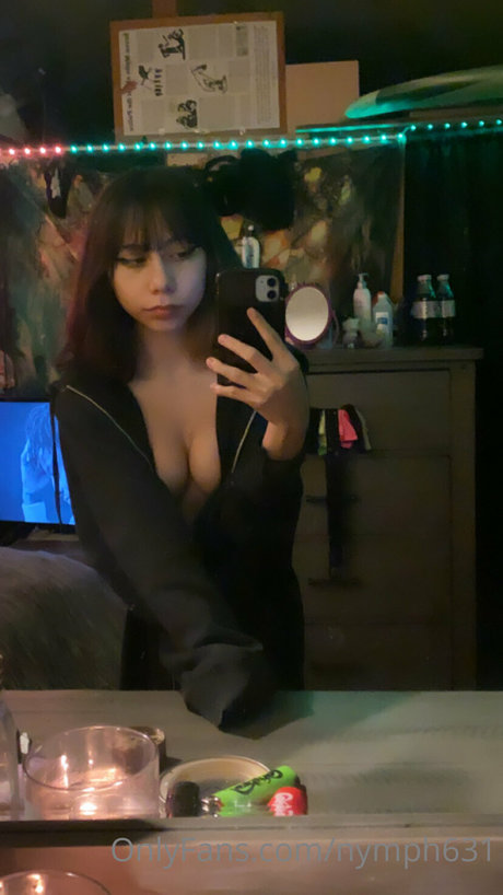 妊娠中のアジア人オンリーファンズ ヌード 写真