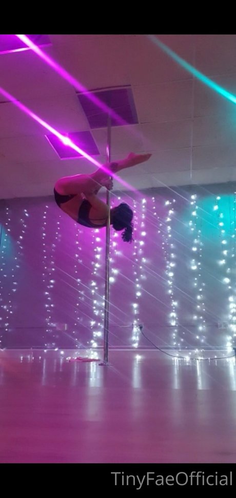 Tiny Fae セクシー女優 写真