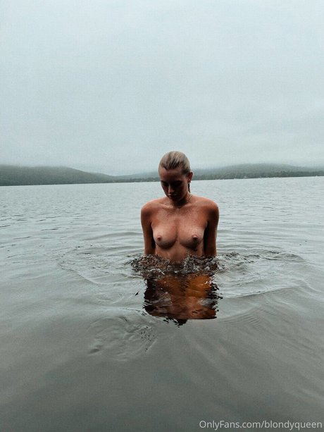 巨乳 パイズリ OnlyFans アートヌード 写真