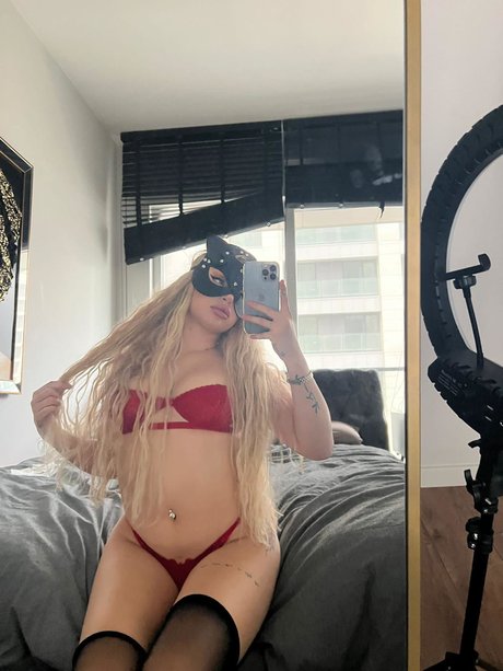 Gizem Avci 美しいポルノスター ギャラリー