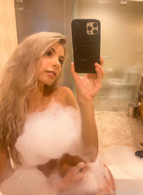 Lilly Vouton スター ヌード 写真