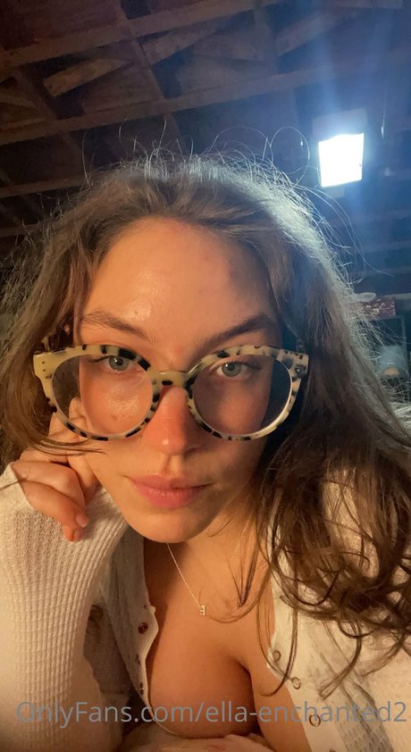 Ella Enchanted ポルノスター 画像