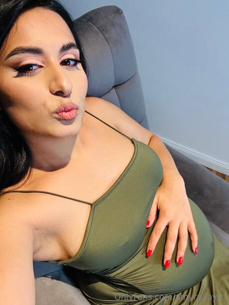 クーガーオンリーファンズ 美しいヌード 画像