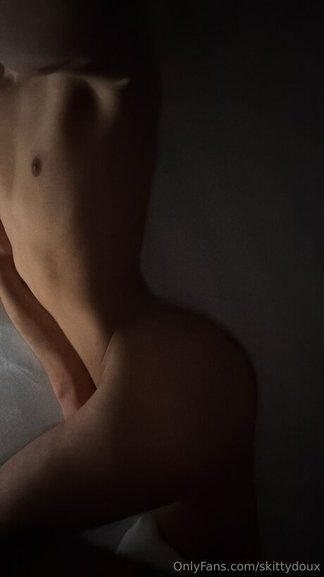 Skittydoux 美しいポルノスター アーカイブ