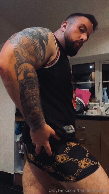 Handcuffdaddy ヌードのポルノスター 写真