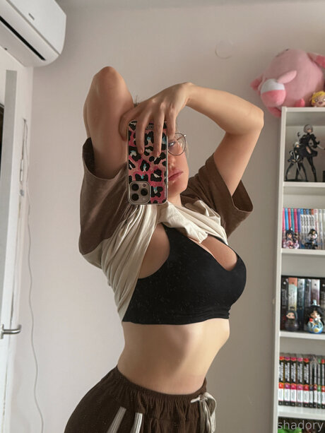 Shadory ポルノスター ヌード 写真