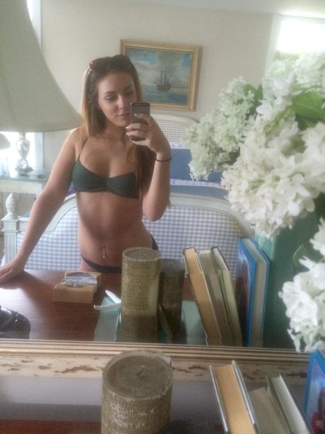 熟女クーガーオンリーファンズ 美しい 写真