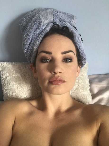 金髪クーガーオンリーファンズ えろ 写真