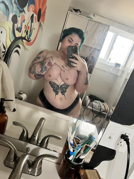 痩せたアジア人ティーン OnlyFans ホット 写真