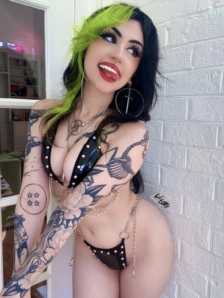 Batz 美しいポルノスター 写真