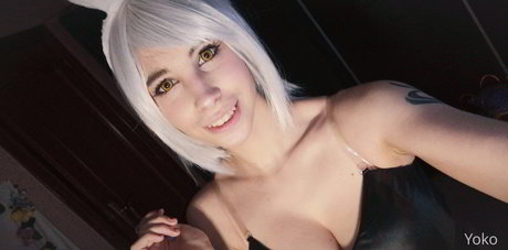 曲線美の女の子オンリーファンズ ヌード ギャラリー