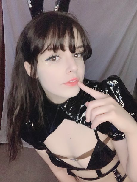 ポーグエボニーオンリーファンズ エロチック 写真