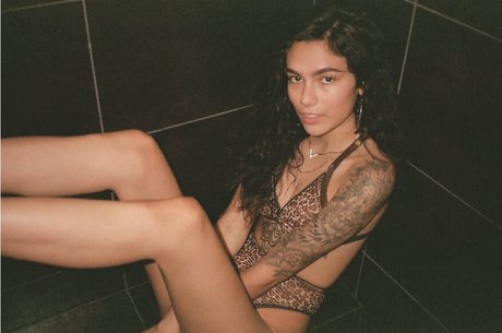 Brianna Itshades 裸のポルノスター 写真