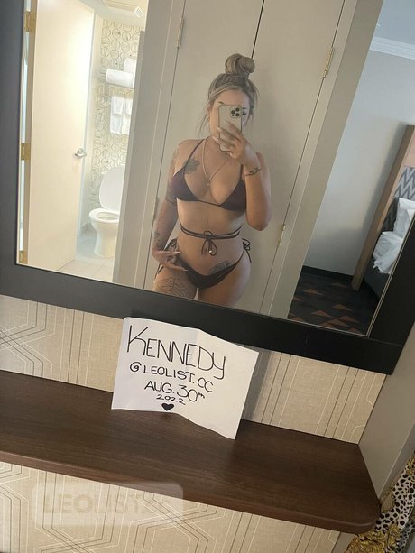 Kennedy Nicole 裸モデル 写真