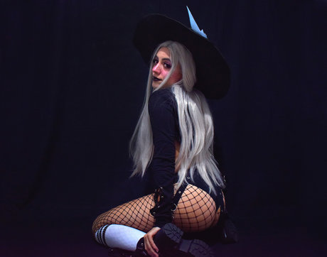 痩せたティーンのオンリーファンズ セクシー裸 写真