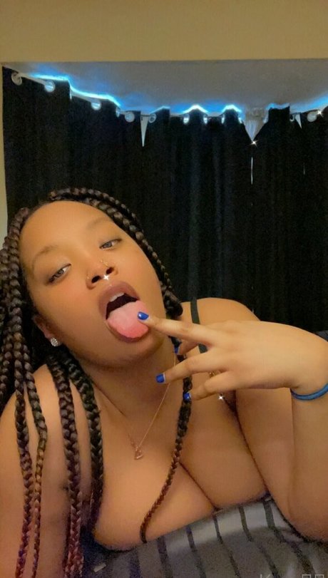 曲線美の女の子オンリーファンズ アートヌード 写真