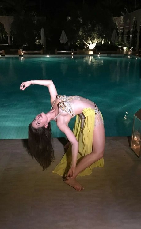 曲線美の女の子オンリーファンズ ポルノグラフィック ギャラリー