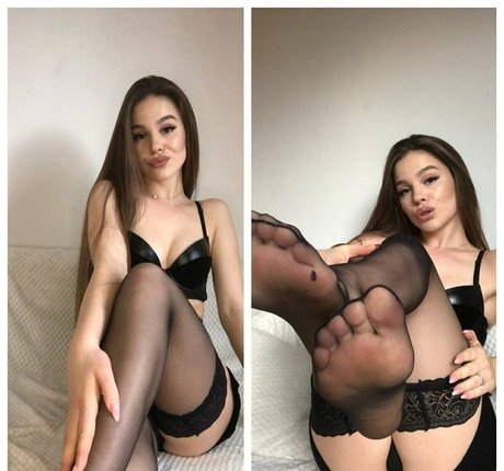 zoya akilova ポルノモデル 画像